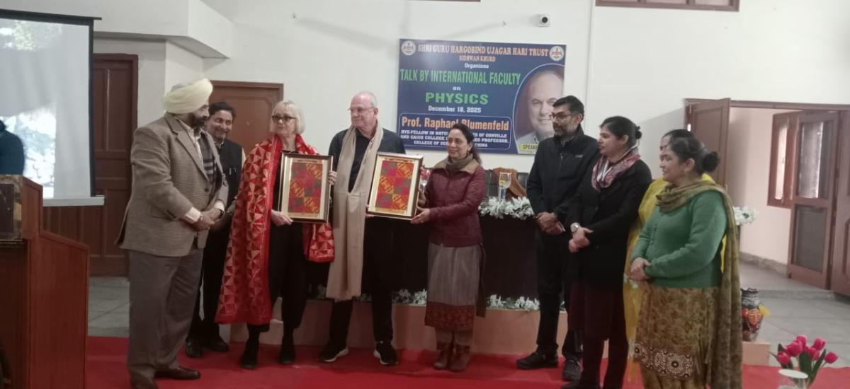 Talk by International Faculty 